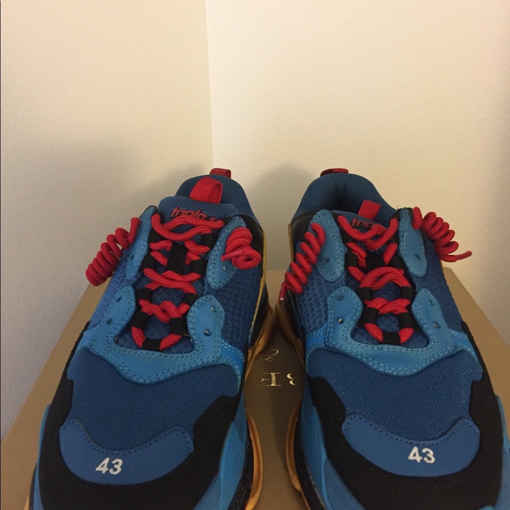 Balenciagas - Picture 3 of 5